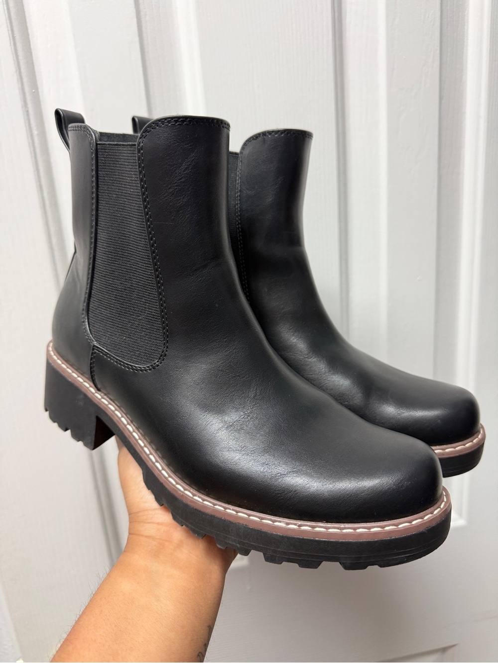 Universal Thread Black Chelsea Lug Sole Ankle Boots